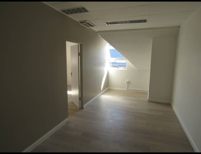 86M² OFFICE TO LET IN SOMERSET WEST CENTRAL